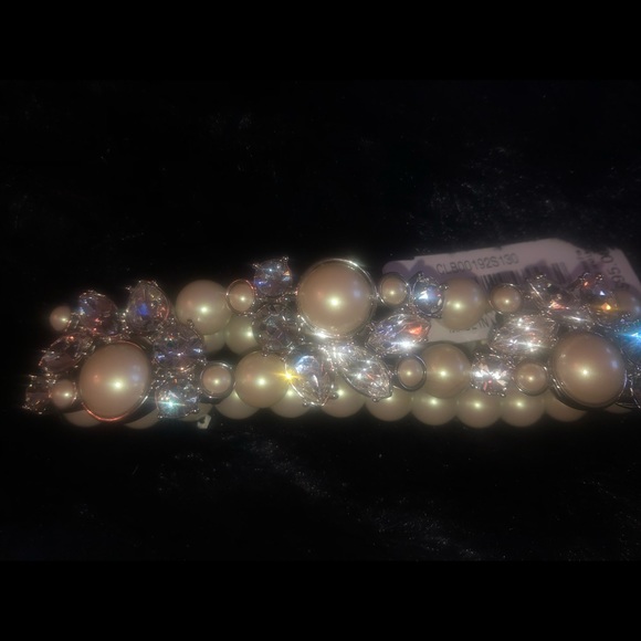 Carolee crystal & imitation pearl stretch bracelet - Picture 5 of 6